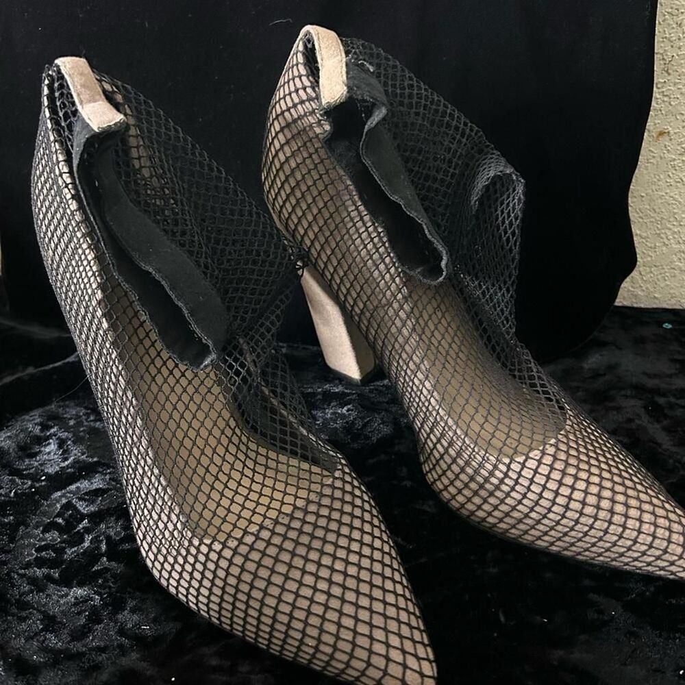 Unbranded Women's Black and Cream Courts
